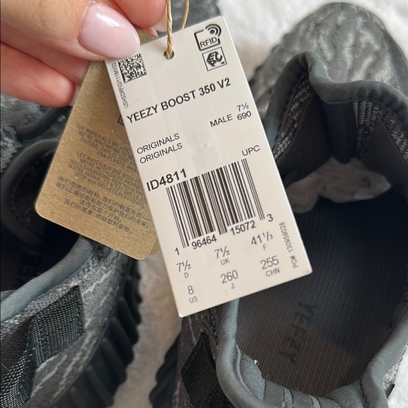 NWT Adidas Adult Yeezy Boost 350 V2 - Black and Gray - Picture 7 of 7